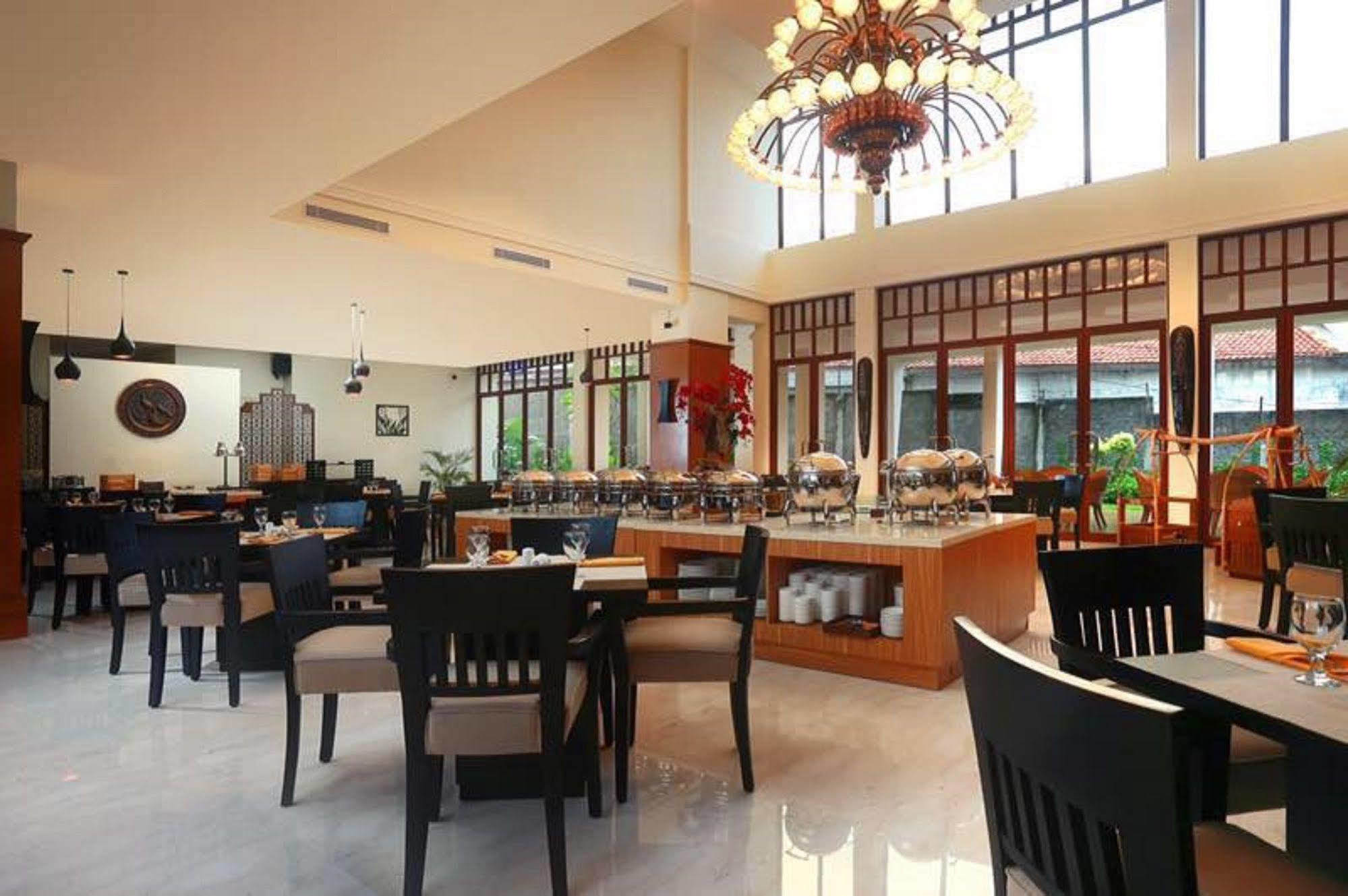 三宝垄魏玛丽翁酒店 外观 照片